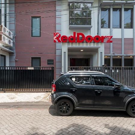 Reddoorz Near Grand City Mall 2 Сурабая Экстерьер фото