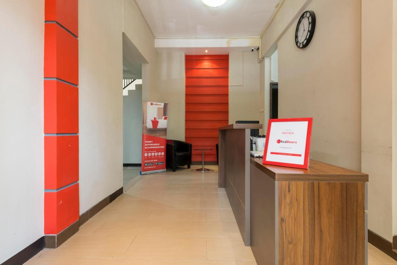 Reddoorz Near Grand City Mall 2 Сурабая Экстерьер фото