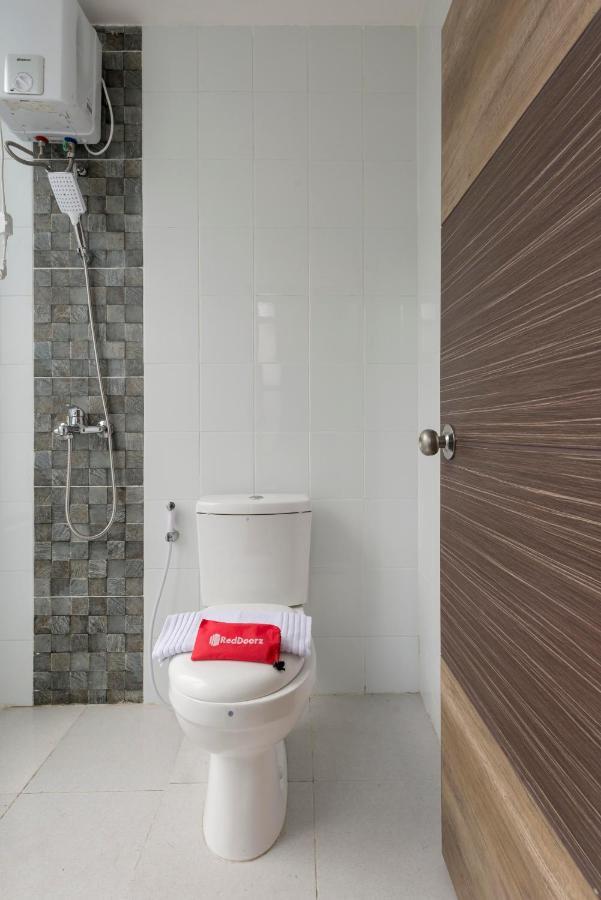 Reddoorz Near Grand City Mall 2 Сурабая Экстерьер фото